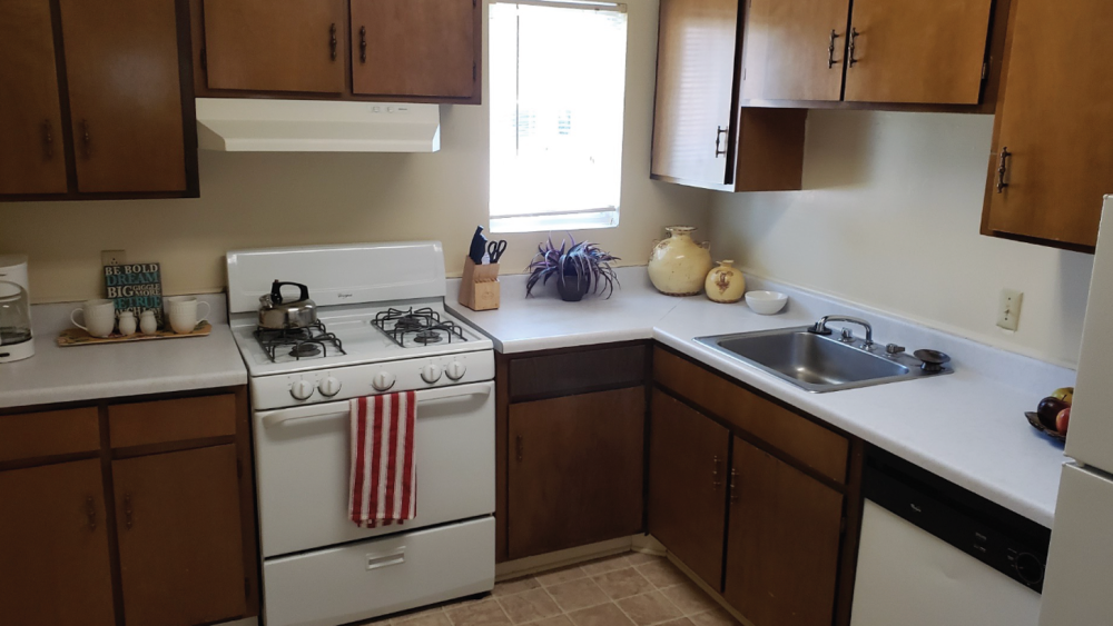 kitchen-before-terrace-hill-.png